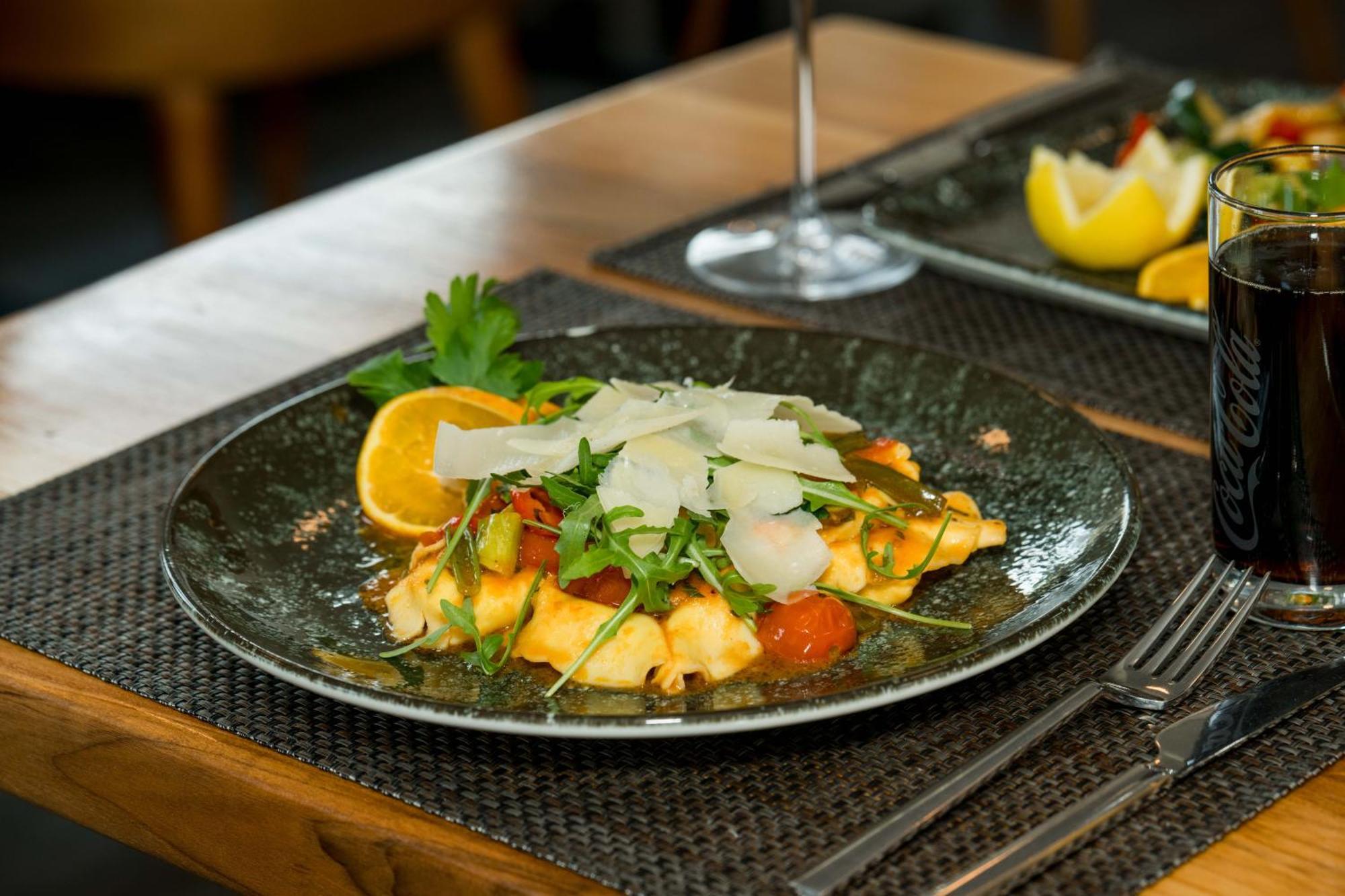 Roca Restaurant Und Hotel Bommersheim 외부 사진
