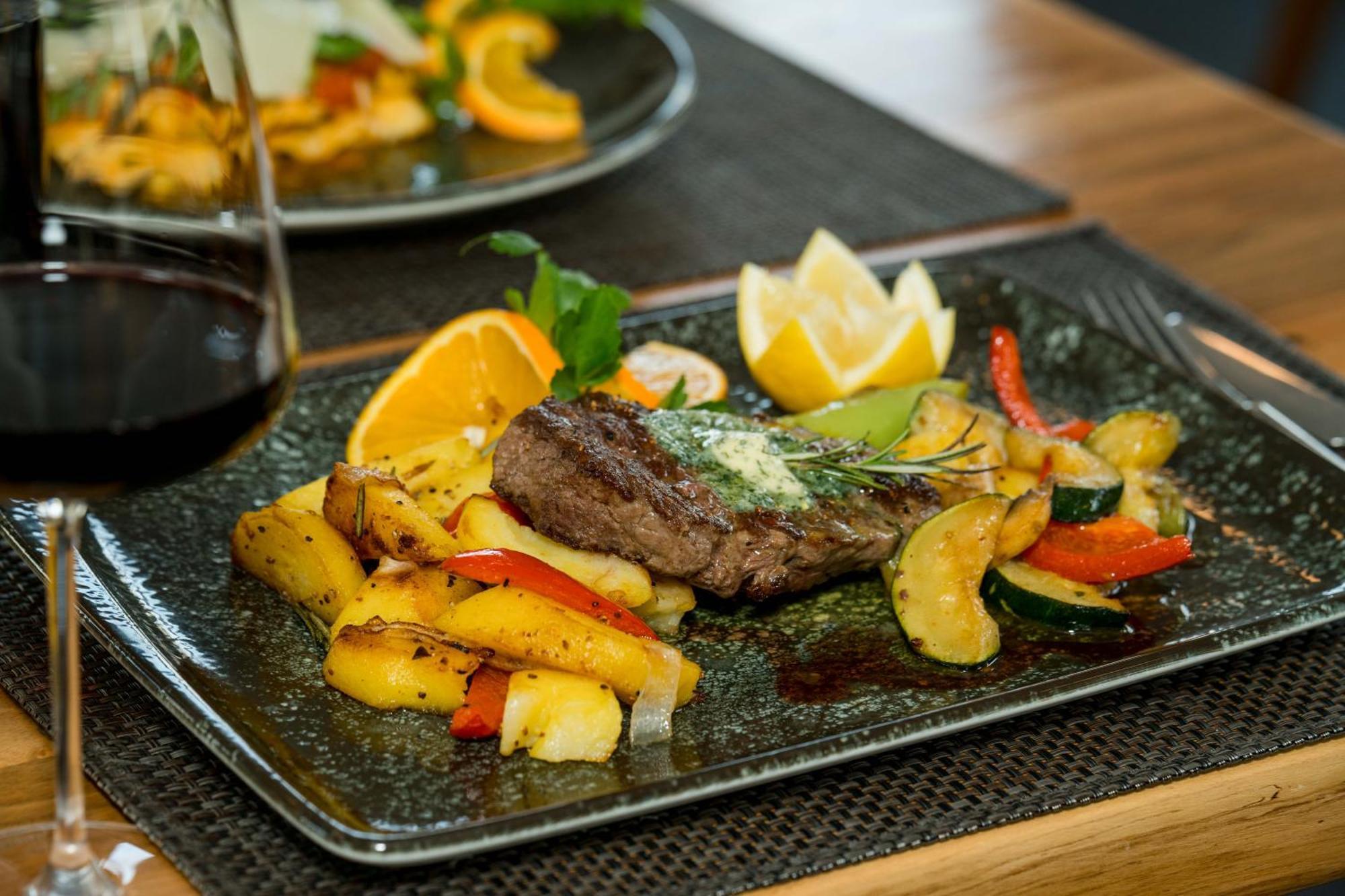 Roca Restaurant Und Hotel Bommersheim 외부 사진
