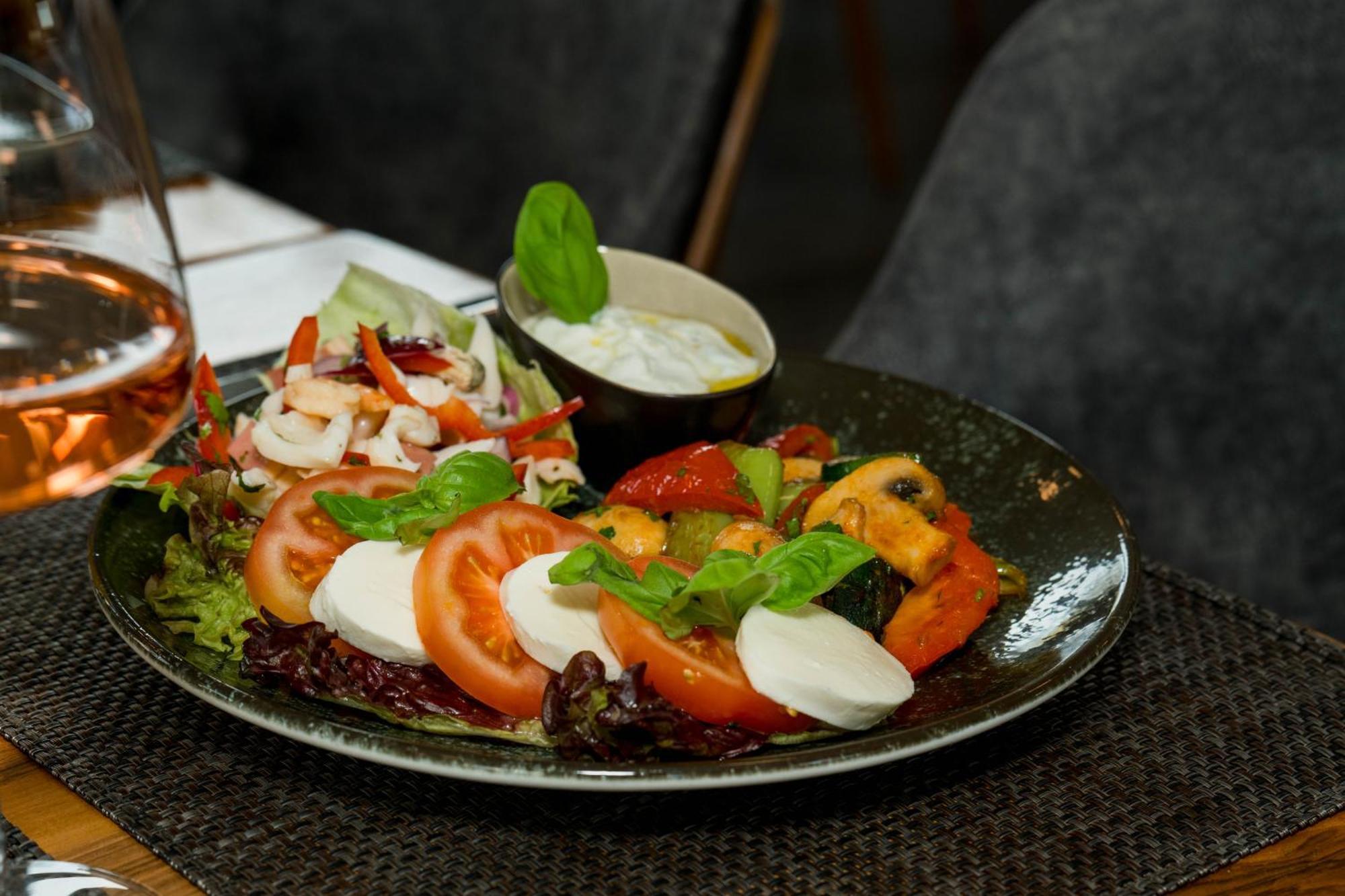 Roca Restaurant Und Hotel Bommersheim 외부 사진