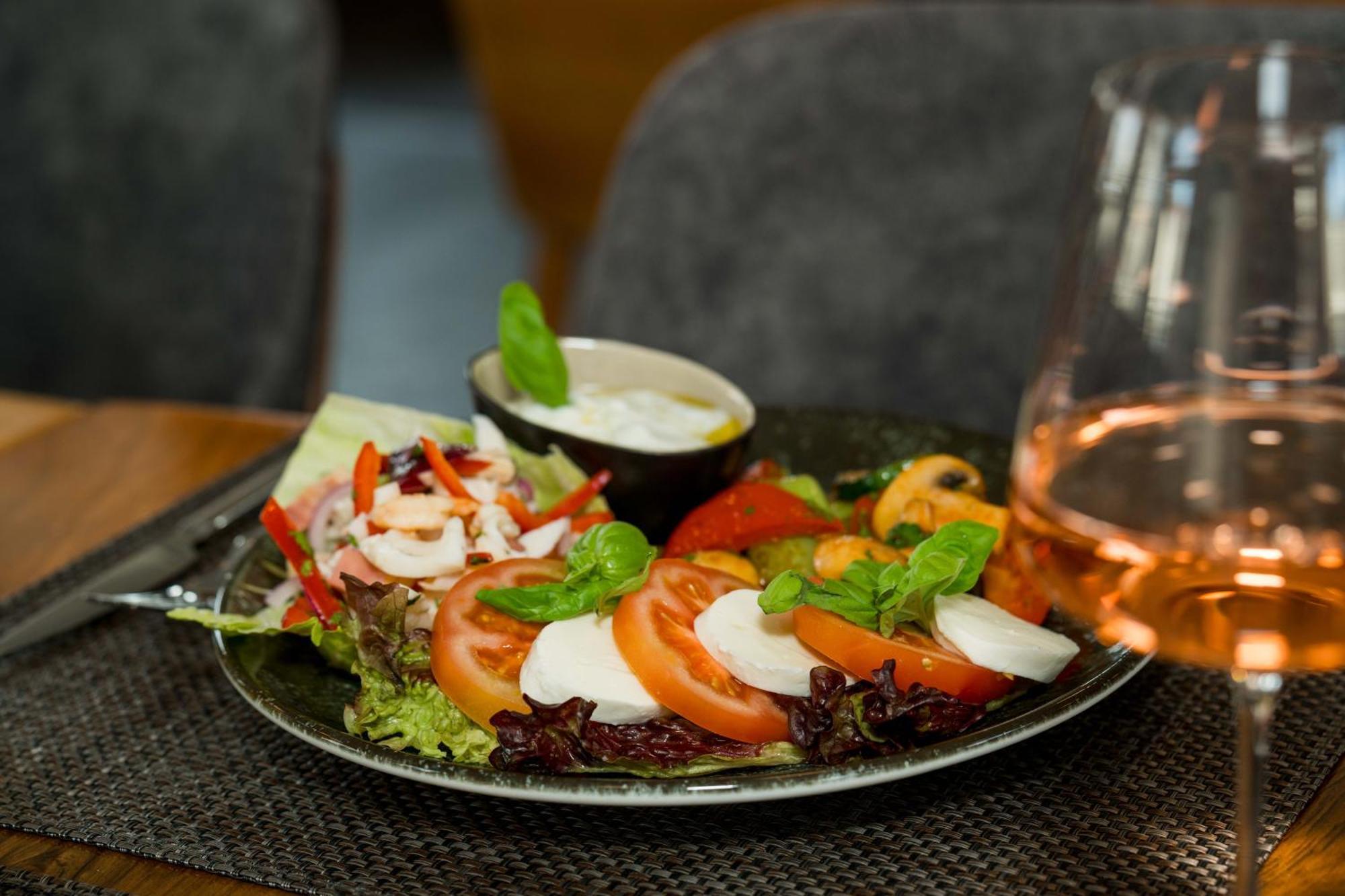 Roca Restaurant Und Hotel Bommersheim 외부 사진