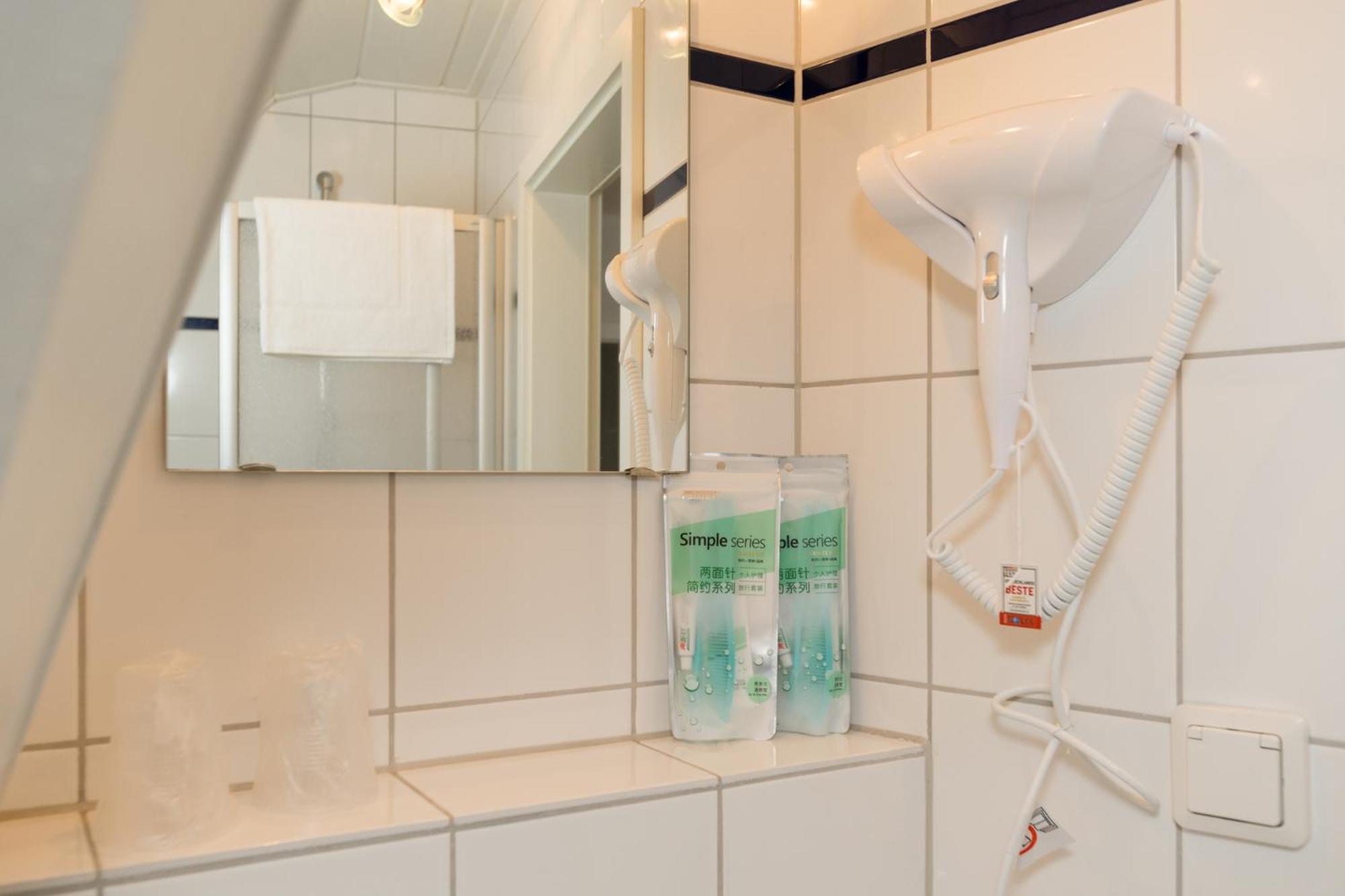Roca Restaurant Und Hotel Bommersheim 외부 사진