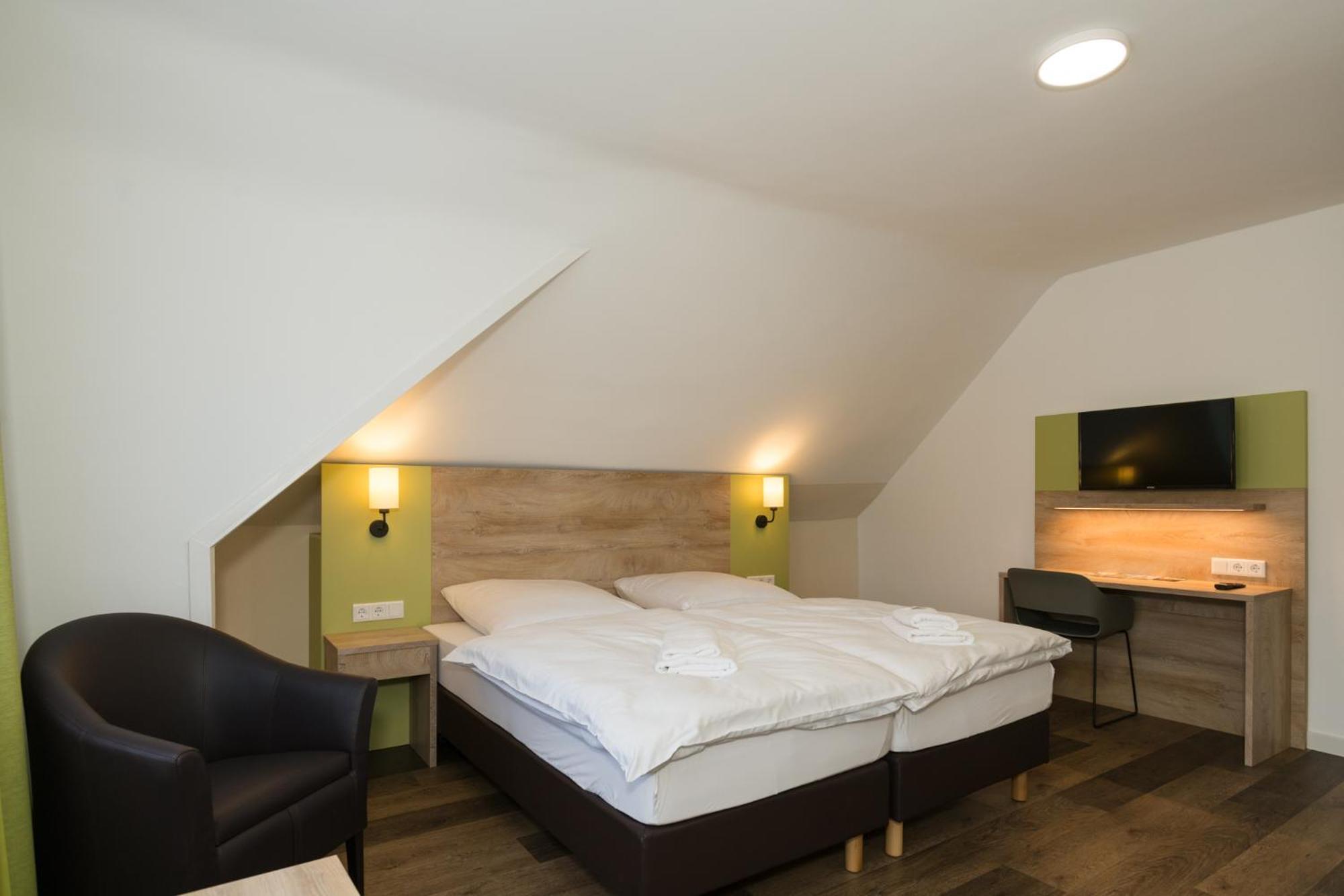 Roca Restaurant Und Hotel Bommersheim 외부 사진