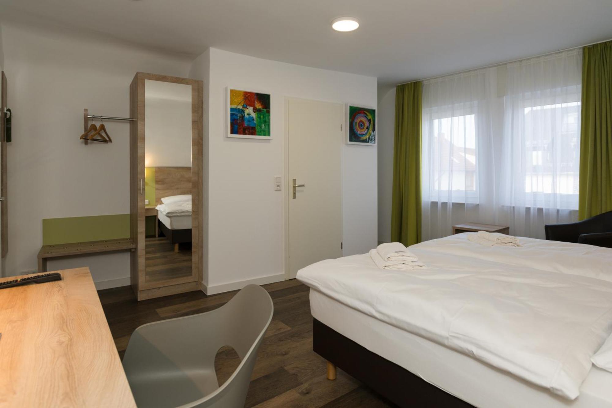 Roca Restaurant Und Hotel Bommersheim 외부 사진