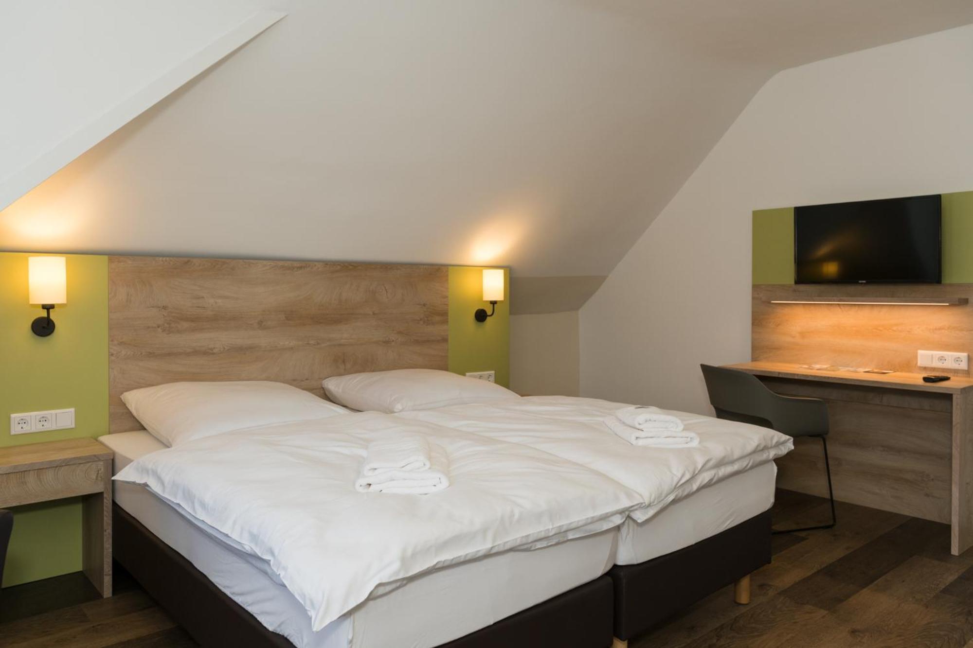 Roca Restaurant Und Hotel Bommersheim 외부 사진