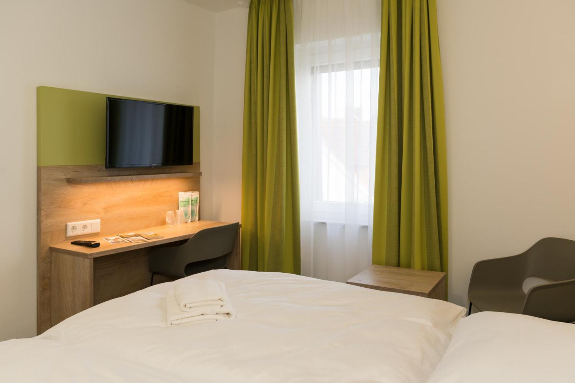 Roca Restaurant Und Hotel Bommersheim 외부 사진